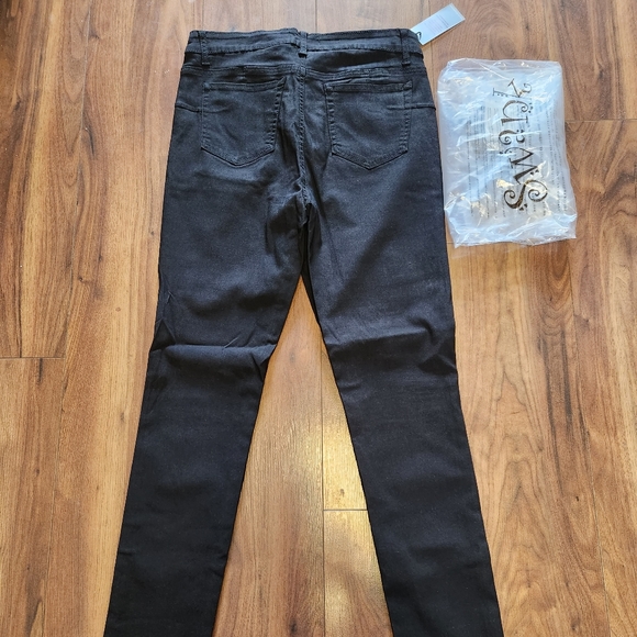 Jeans - Picture 9 of 9